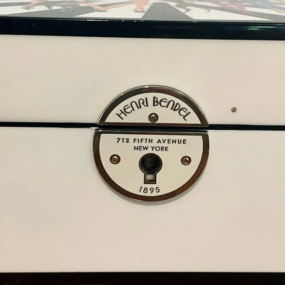 Henri Bendel Lacquered Wood Jewelry Box, w/trays, Izak Illustration, *no key